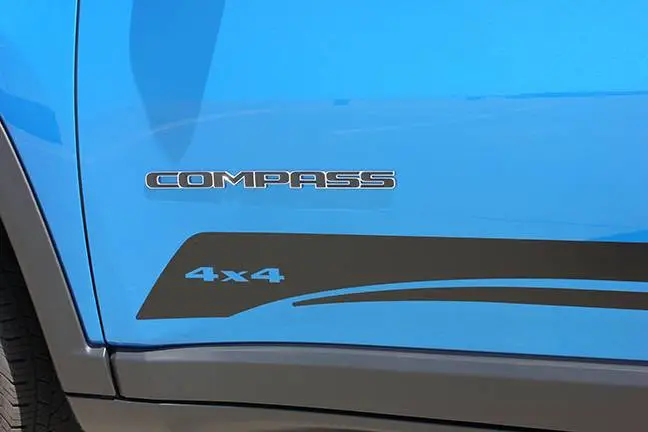 2017-2019 Jeep Compass Course Rocker Graphic Kit - Image 2